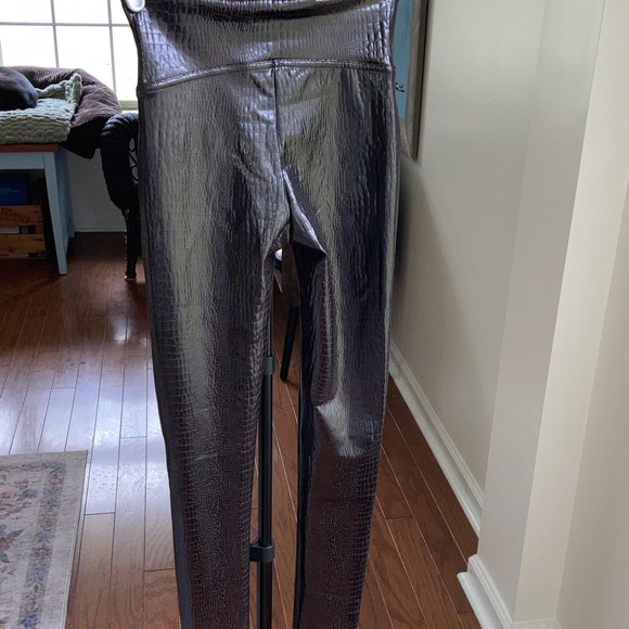 SPANX Glossy Brown/Black Crocodile pattern Leggings (S) - Picture 5 of 8